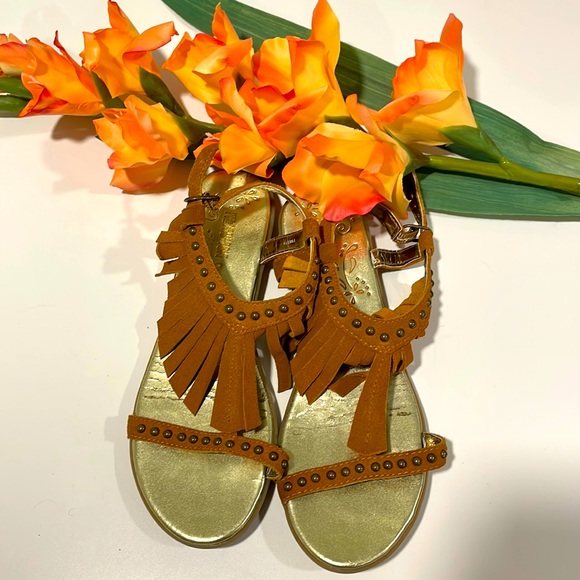 !Host Pick! VGUC Kenneth Cole Reaction Brown Leather Fringed Sandals - Picture 2 of 3